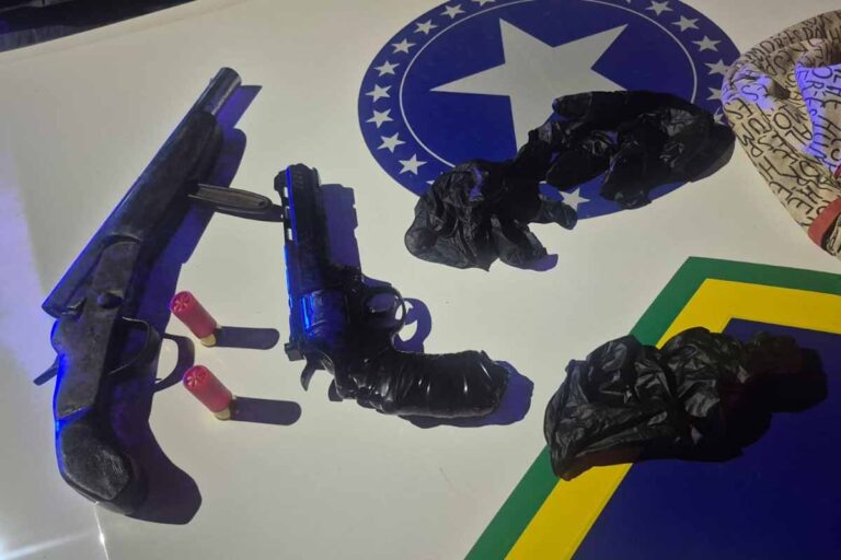 PM prende dois homens, apreende adolescente e encontra armas após perseguição em Porto Velho