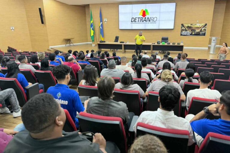 Alero promove palestra sobre segurança no trânsito e destaca prevenção de acidentes entre servidores