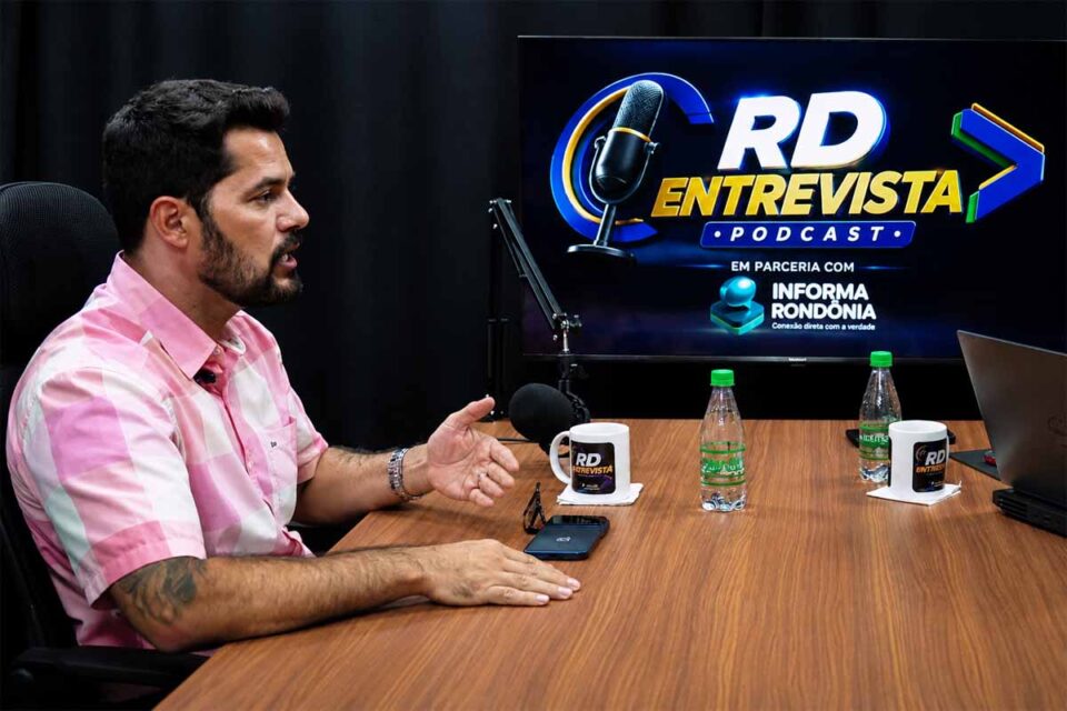 <div style="
                font-size: 18px;
                font-weight: bold;
                color: #0073aa;
                margin-bottom: 5px;
                text-transform: uppercase;
            ">RD ENTREVISTA</div>Ricardo Frota vai para o PDT, faz críticas à condução do Partido Novo e relembra acusação de Euma Tourinho em 2024