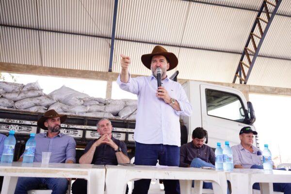 Alex Redano viabiliza entrega de condicionadores de solo para 120 produtores de Alta Floresta d’Oeste