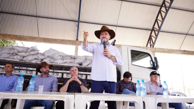 Alex Redano viabiliza entrega de condicionadores de solo para 120 produtores de Alta Floresta d’Oeste