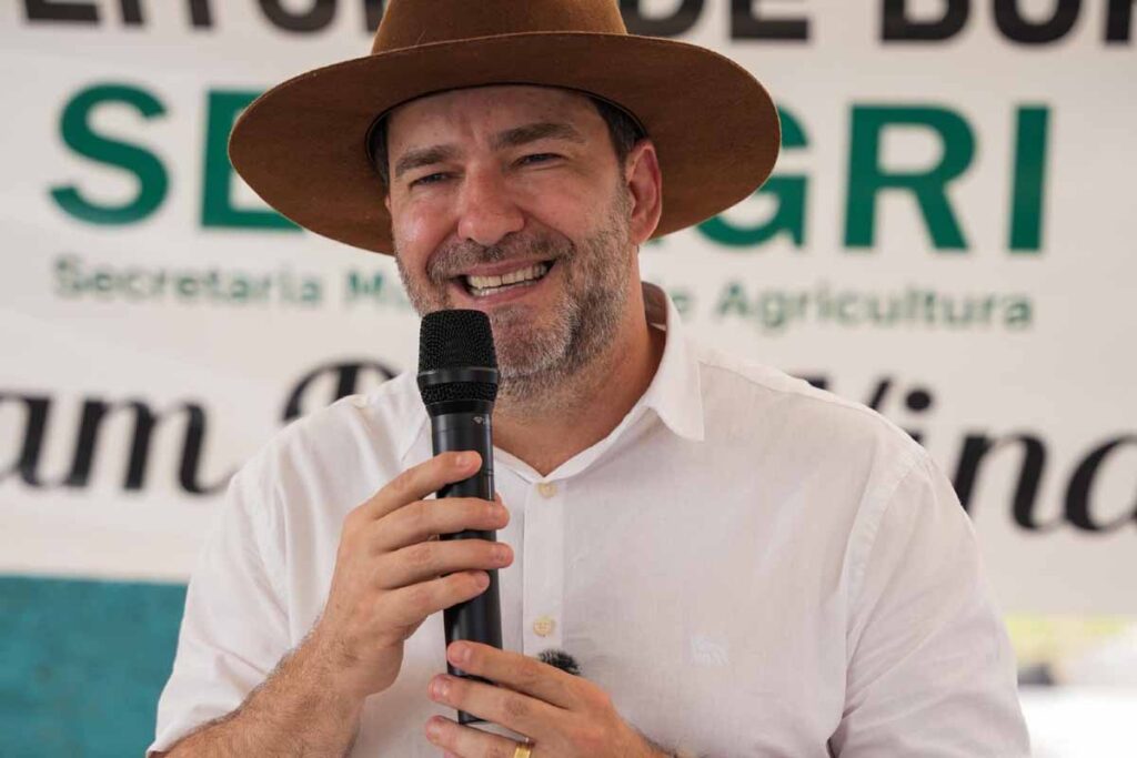 Alex Redano acompanha entrega de condicionadores de solo e reforça apoio à agricultura familiar em Buritis