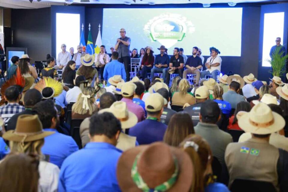 <div style="
                font-size: 18px;
                font-weight: bold;
                color: #0073aa;
                margin-bottom: 5px;
                text-transform: uppercase;
            ">EXPORTAÇÃO E DESENVOLVIMENTO</div>Rondônia Rural Show 2026 encerra edição com R$ 4,5 bilhões em negócios e mais de 410 mil visitantes