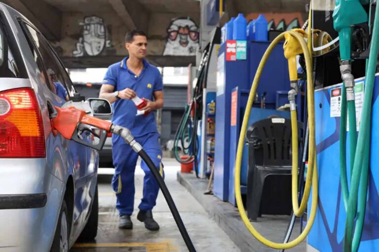 Vendas do comércio caem 1,5% em abril e registram pior resultado desde 2022, aponta IBGE