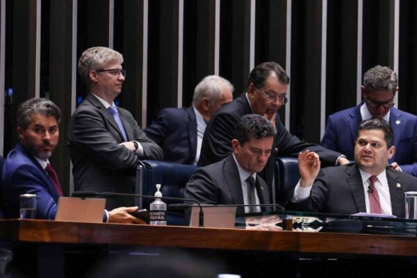 Senado aprova projeto que libera recursos do Fundo do Pré-Sal para renegociação de dívidas do agronegócio