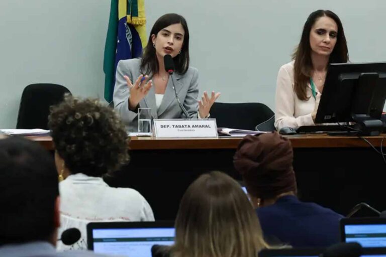 Câmara aprova relatório de projeto que criminaliza misoginia e equipara prática ao racismo