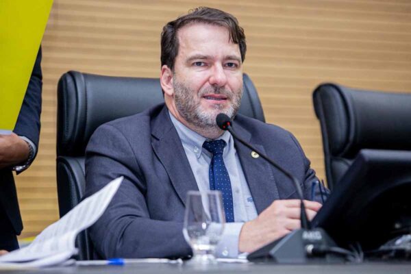 Pavimentação em Ariquemes e Bom Futuro recebe R$ 10 milhões articulados por Alex Redano