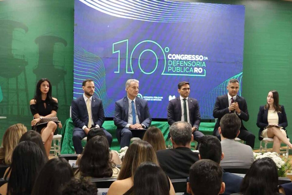 <div style="
                font-size: 18px;
                font-weight: bold;
                color: #0073aa;
                margin-bottom: 5px;
                text-transform: uppercase;
            ">DEFENSORIA PÚBLICA</div>MPRO reforça parceria com Defensoria Pública durante 10º Congresso realizado em Porto Velho