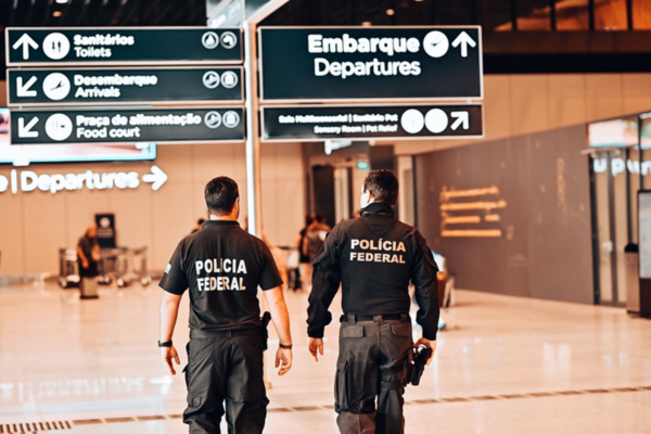 PF apreende 10 quilos de cocaína e prende dois suspeitos no Aeroporto de Porto Velho