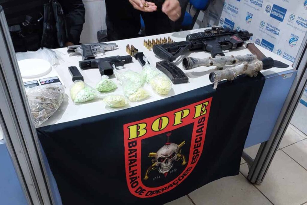 BOPE apreende armas, ecstasy e munições em depósito clandestino durante operação em Porto Velho