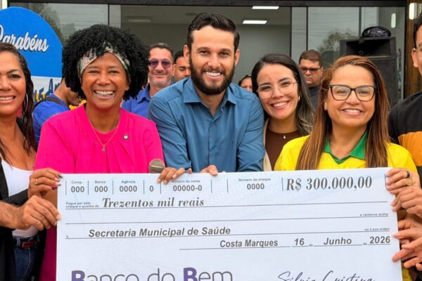 Sílvia Cristina entrega recursos para saúde e Apae em Costa Marques