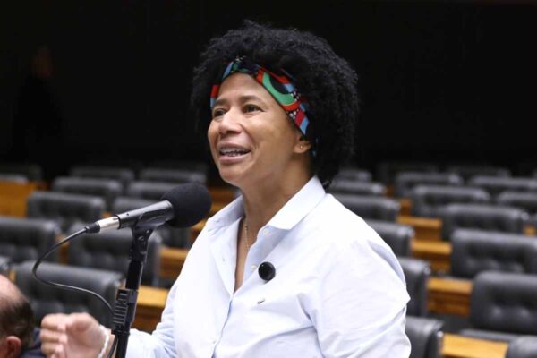 Sílvia Cristina destaca origem familiar e diz carregar valores aprendidos com os pais