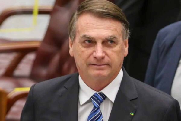 Exército entrega armas de Jair Bolsonaro à PF e informa ao STF ausência de duas sob sua guarda