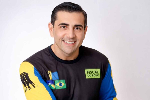 Breno Mendes cobra atendimento humano na Energisa e critica uso de totens