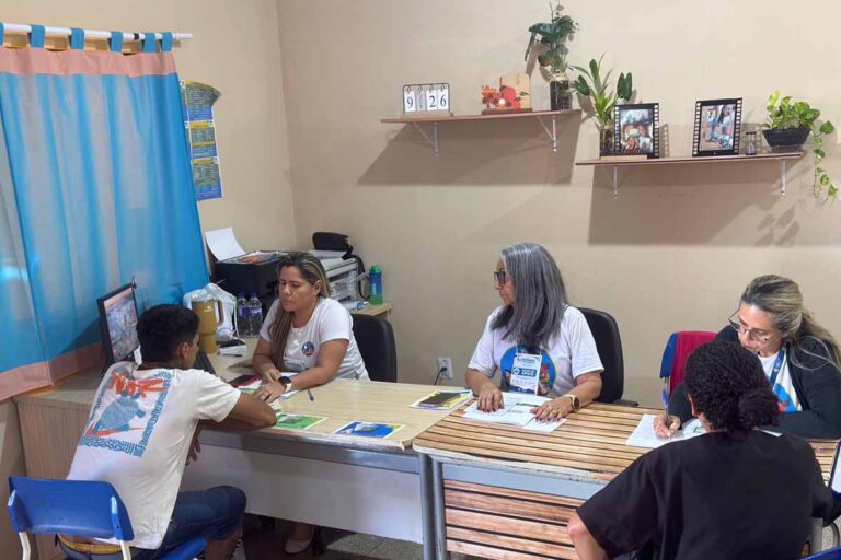 Busca Ativa Escolar orienta famílias durante ação do Cidadania em Movimento na zona Leste de Porto Velho
