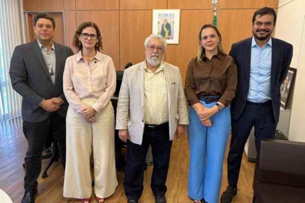 Cláudia de Jesus leva ao Ministério da Gestão e Inovação demandas de servidores públicos de Rondônia