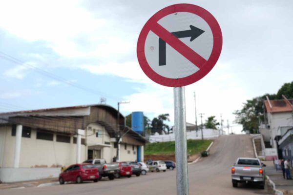 Semtran reforça sinalização no Centro de Porto Velho e orienta motoristas sobre mudanças no trânsito