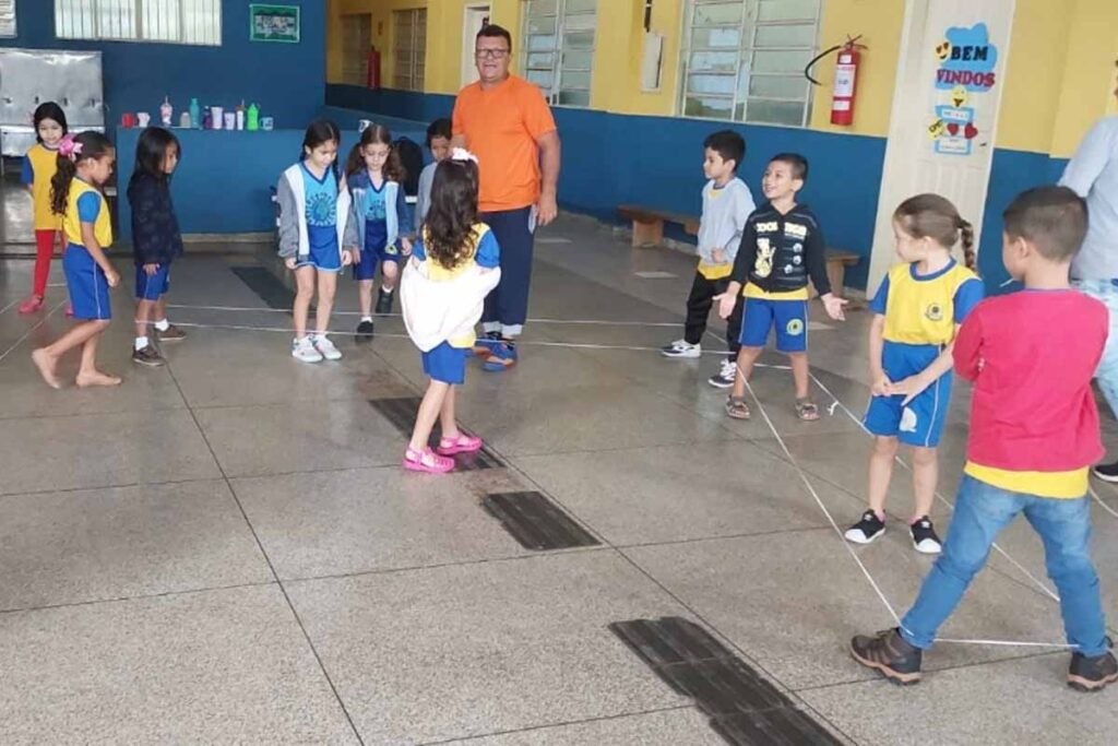 Festival de Brincadeiras Populares leva atividades tradicionais à Escola Santo Antônio em Porto Velho