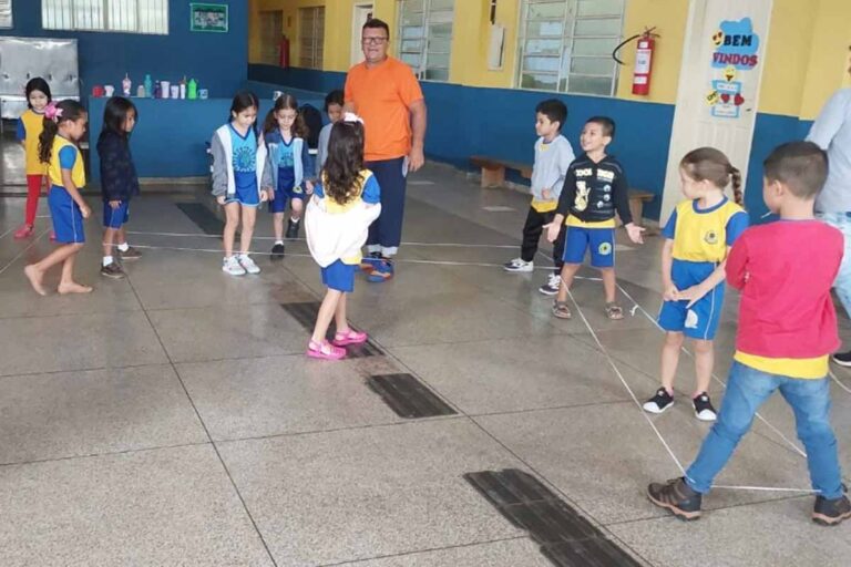 Festival de Brincadeiras Populares leva atividades tradicionais à Escola Santo Antônio em Porto Velho