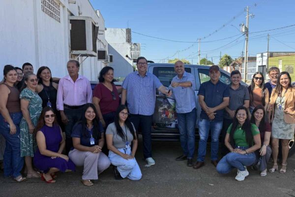 Ismael Crispin entrega veículo para reforçar atendimento da Saúde em Machadinho d’Oeste