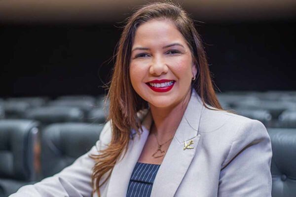 Cristiane Lopes destaca expansão do sinal de celular em distritos de Rondônia