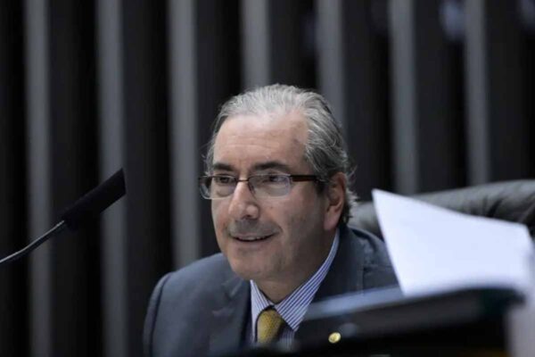 STF determina bloqueio de R$ 6,15 milhões em bens de Eduardo Cunha por suspeita de direcionamento de emendas