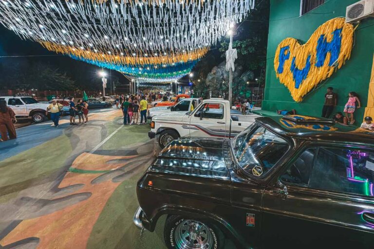 Rua do Hexa reúne famílias com exposição de carros antigos, rock e atrações para todas as idades em Porto Velho