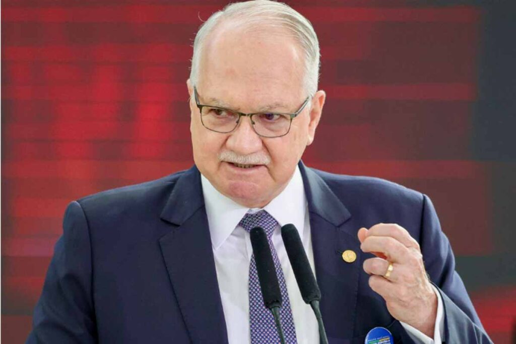 Fachin reage a ataque de Milei contra Moraes e defende autonomia do STF