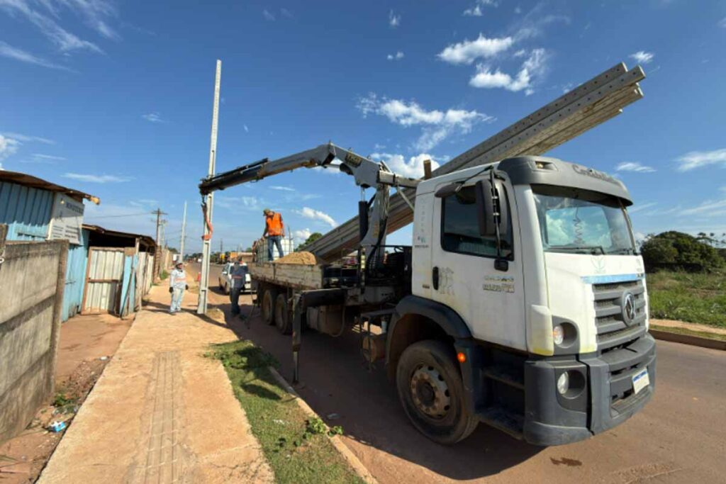 Rua Capão da Canoa ganha primeira rede de iluminação pública no bairro Três Marias