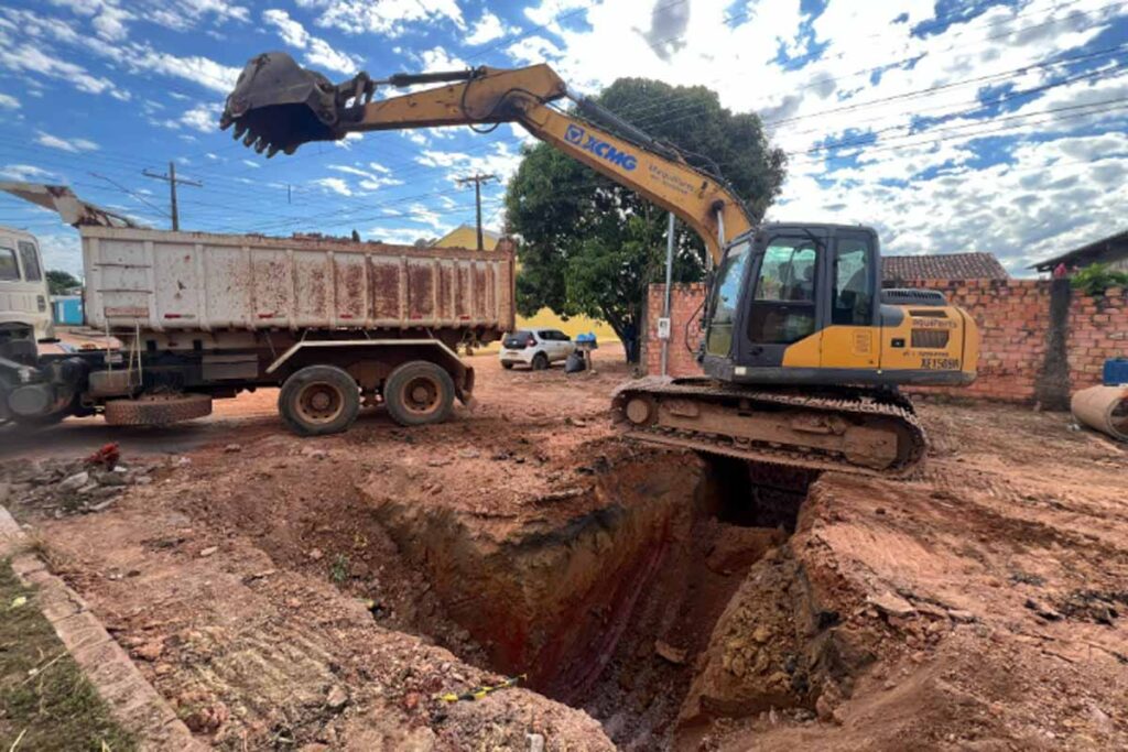 Prefeitura de Porto Velho instala nova rede de drenagem na Rua Bandeirantes para combater alagamentos