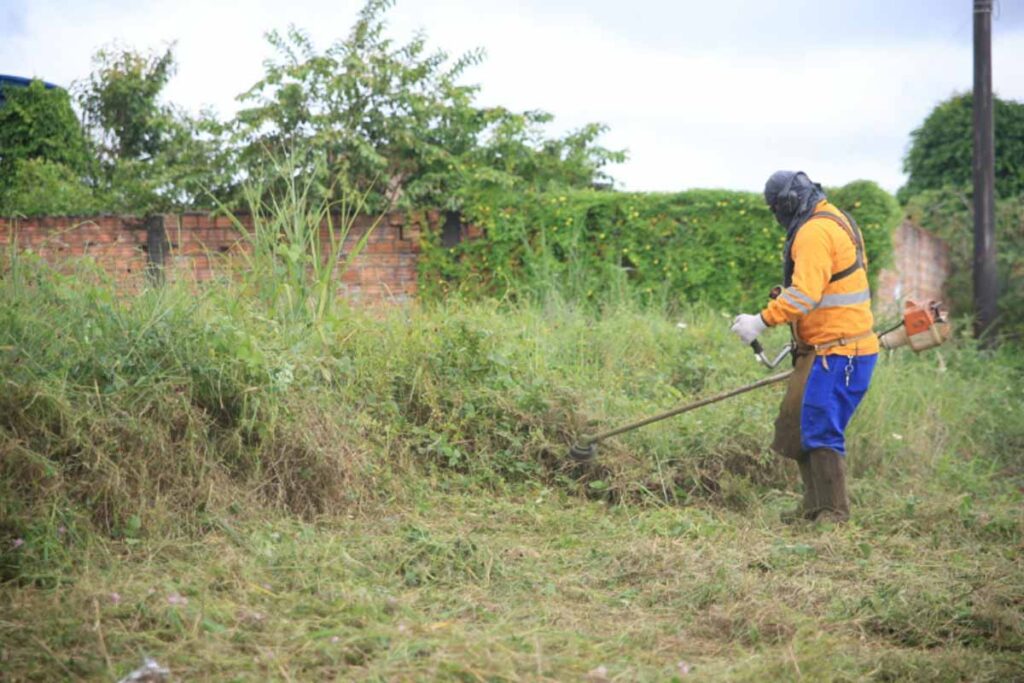 Prefeitura de Porto Velho remove 17 toneladas de resíduos acumulados em imóvel no bairro JK