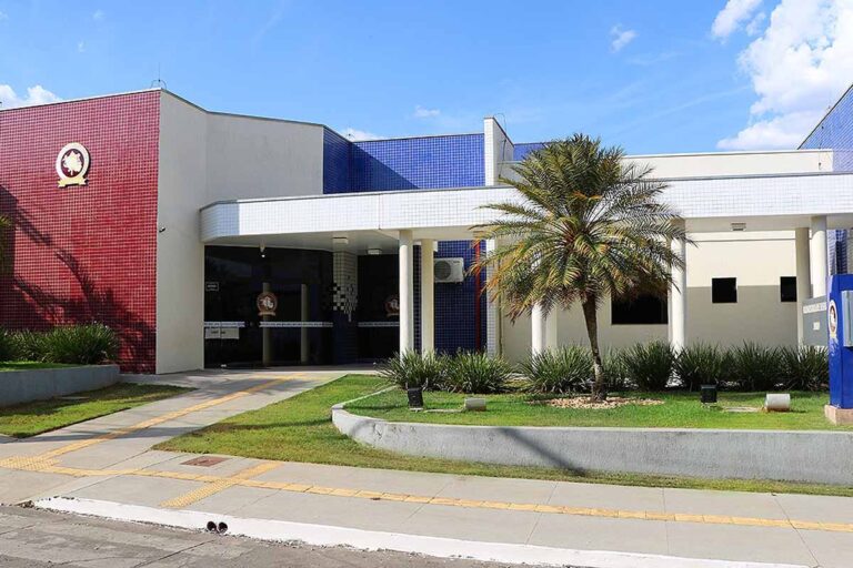 Tribunal de Justiça condena padrasto por estupro de vulnerável após flagrante de contemplação lasciva em Jaru