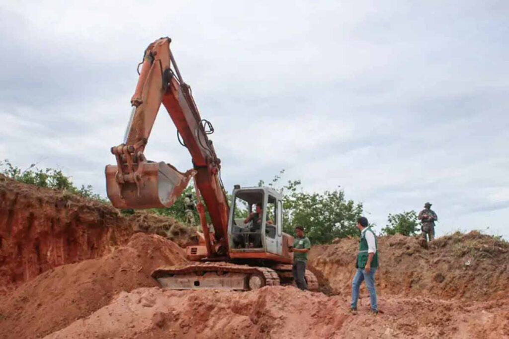 Inea interdita área de mineração ilegal em Maricá e autua três pessoas por crime ambiental