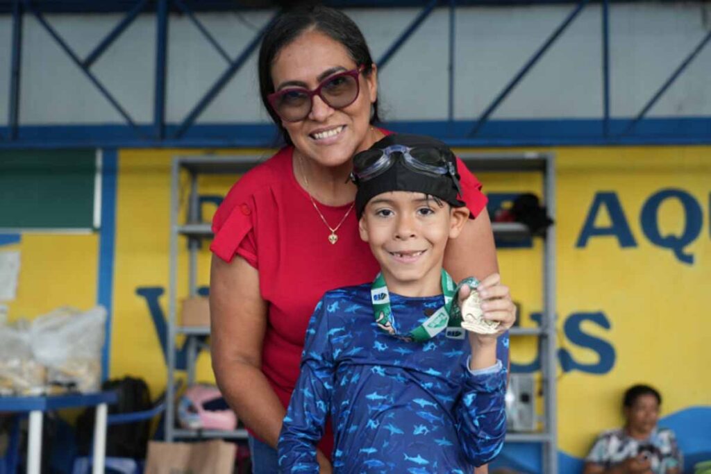 Torneio de natação do Construindo Campeões encerra semestre com inclusão, superação e revelação de talentos em Porto Velho