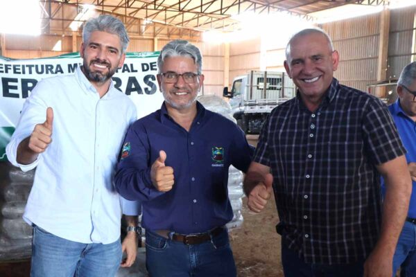 Ezequiel Neiva entrega mais de 15 toneladas de adubo e fortalece agricultura familiar em Cerejeiras