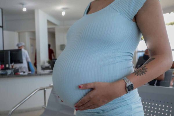Vacinação de gestantes protege bebês contra doenças respiratórias e outras infecções
