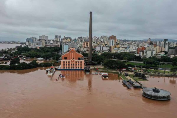 Rio Guaíba pode chegar à cota de inundação de 3 metros em Porto Alegre