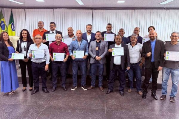 Ribeiro do Sinpol entrega votos de louvor a policiais civis aposentados em Cacoal, Rolim de Moura e Vilhena