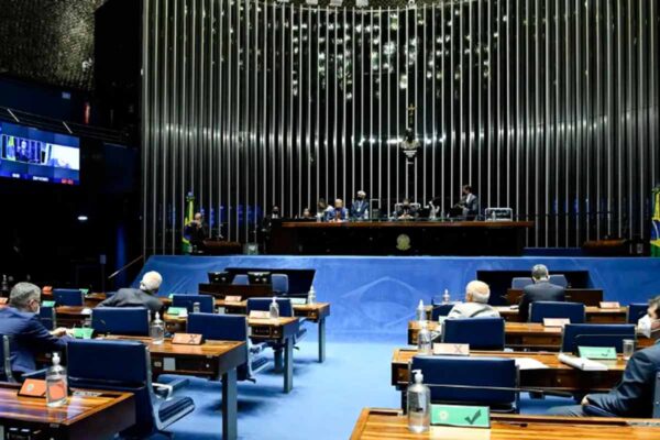 Senado aprova projeto que amplia divulgação do Ligue 180 e texto vai à sanção presidencial