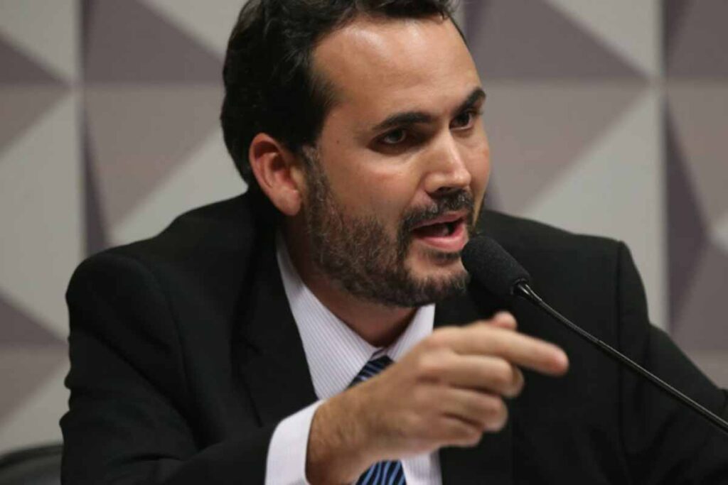 Governo mantém subsídios ao diesel e à gasolina, mas descarta retorno de benefício extra