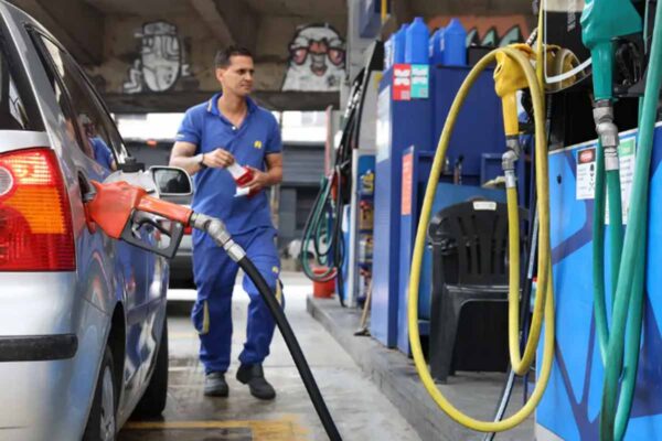Subsídio de R$ 0,44 na gasolina é mantido por mais 30 dias pelo governo