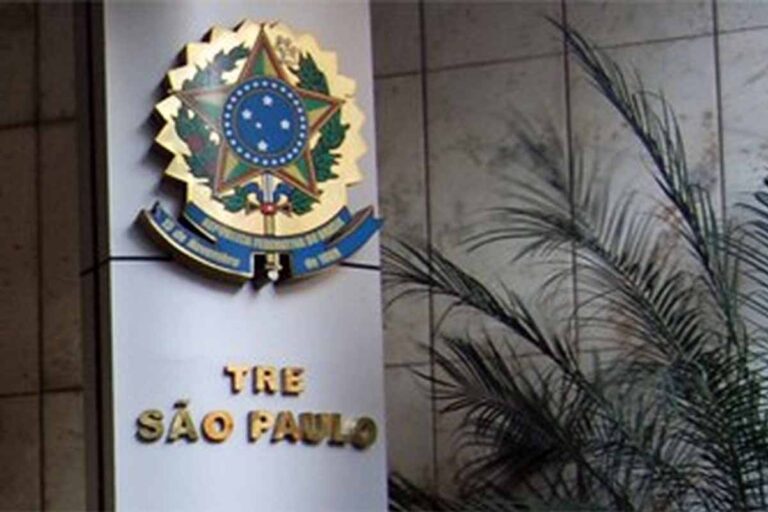 TRE-SP condena Lula a pagar R$ 15 mil por propaganda eleitoral antecipada