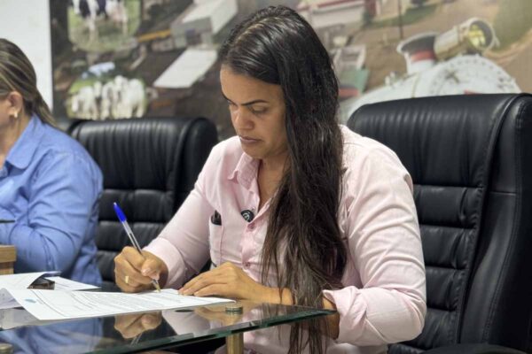 Dra. Taíssa entrega 14 tendas para Feira da Lua e reforça infraestrutura em Nova Brasilândia d’Oeste