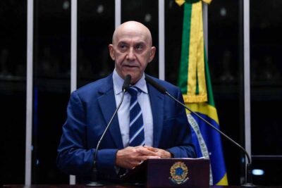 Confúcio Moura renuncia à candidatura à reeleição ao Senado e decisão provoca reações divergentes nas redes sociais
