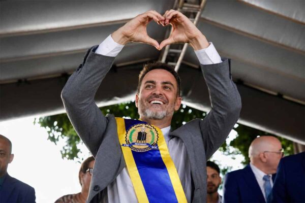 Justiça Eleitoral aplica multa de R$ 5 mil por vídeo falso contra Léo Moraes compartilhado no WhatsApp
