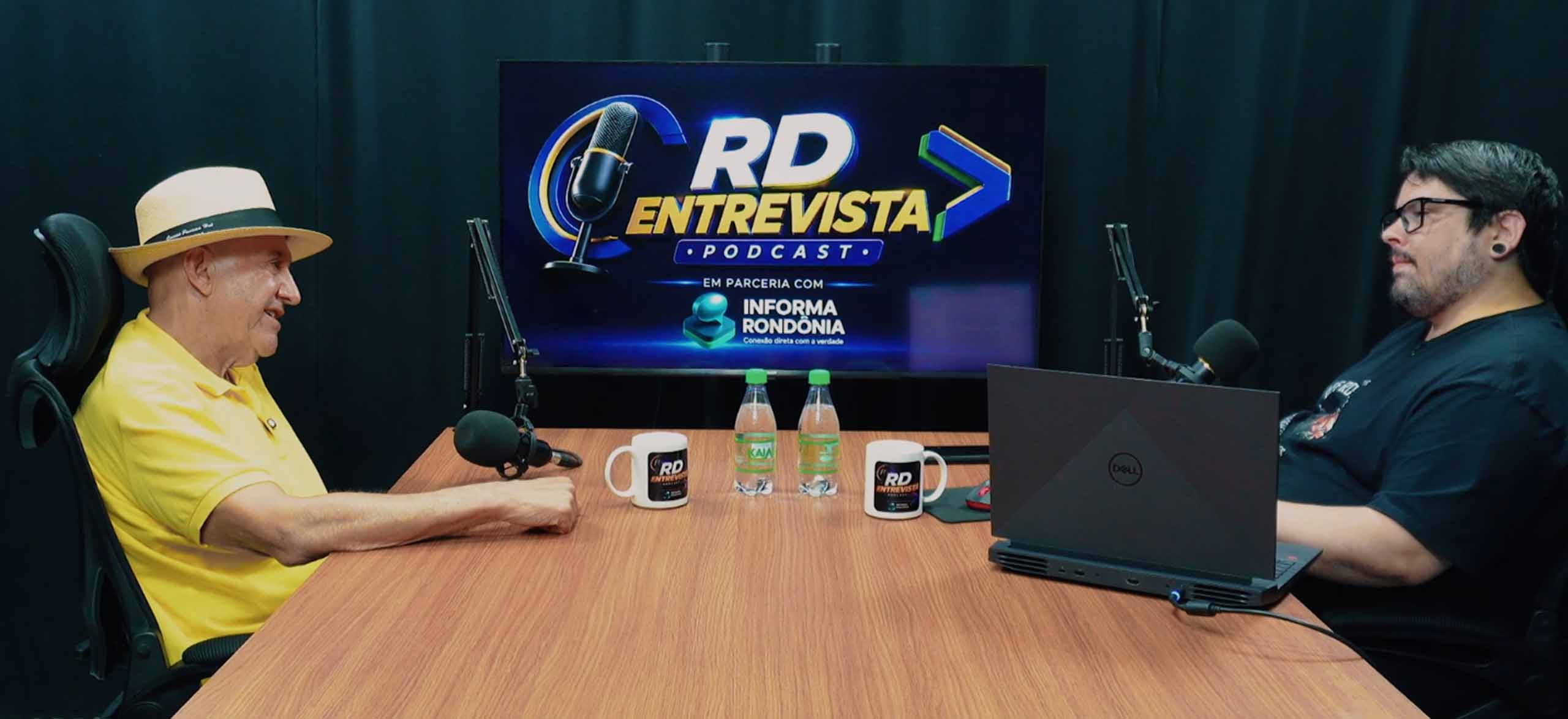 Confúcio Moura durante entrevista no estúdio do RD Entrevista