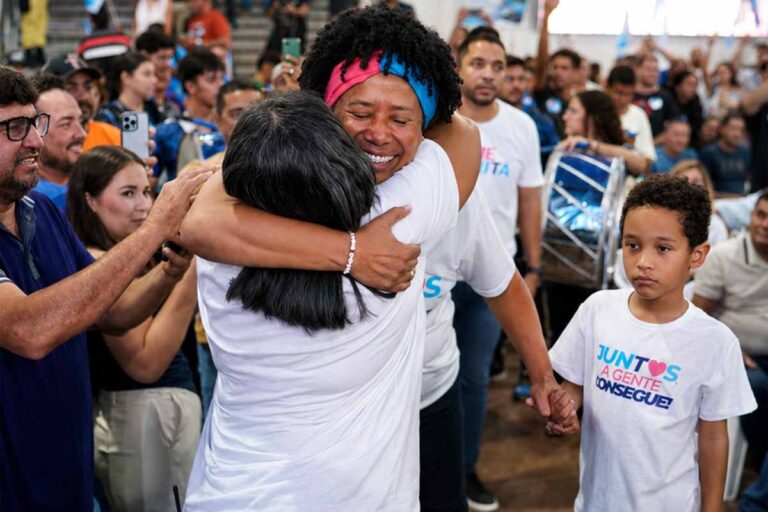 "Eu sei fazer. Eu já fiz. E eu vou fazer muito mais": Silvia Cristina oficializa pré-candidatura ao Senado diante de multidão em Ji-Paraná