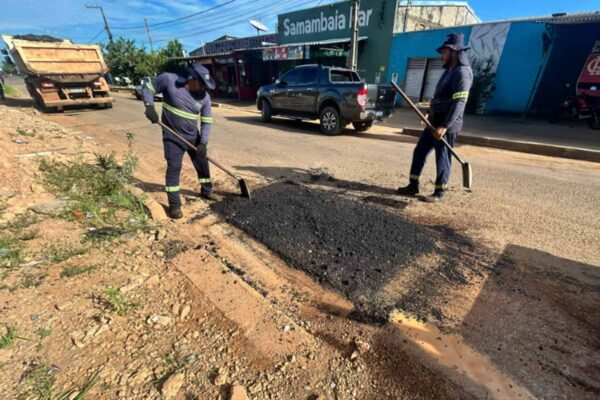 Prefeitura realiza manutenção na Rua Aruba, Raimundo Cantuária e Antônio Violão em Porto Velho