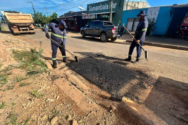 Prefeitura realiza manutenção na Rua Aruba, Raimundo Cantuária e Antônio Violão em Porto Velho