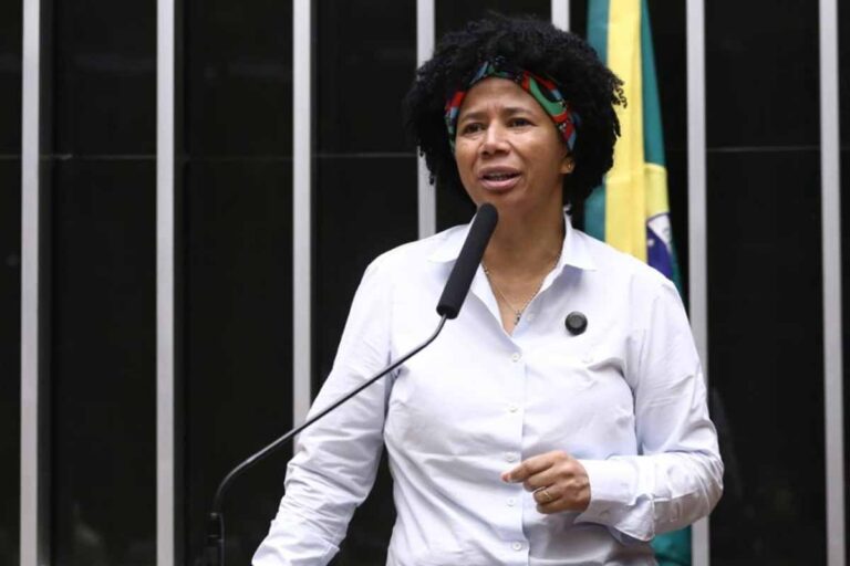 Advogado é condenado a pagar R$ 25 mil por usar raça, gênero e orientação sexual para atacar Sílvia Cristina